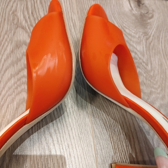 Trendy BCBG MAXAZRIA Jelly Mules - Picture 7 of 8